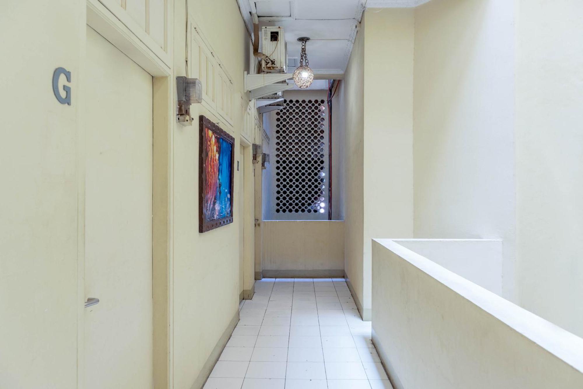 OYO 1111 Pasar Baru Inn Yakarta Exterior foto