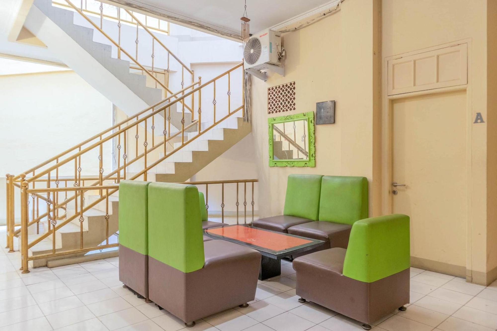 OYO 1111 Pasar Baru Inn Yakarta Exterior foto