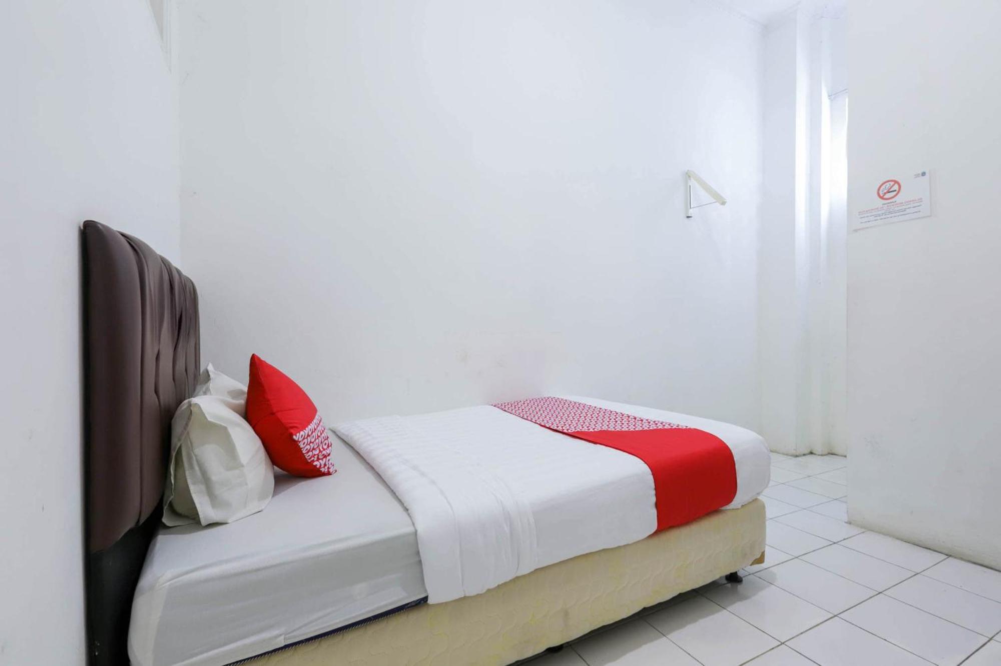 OYO 1111 Pasar Baru Inn Yakarta Exterior foto