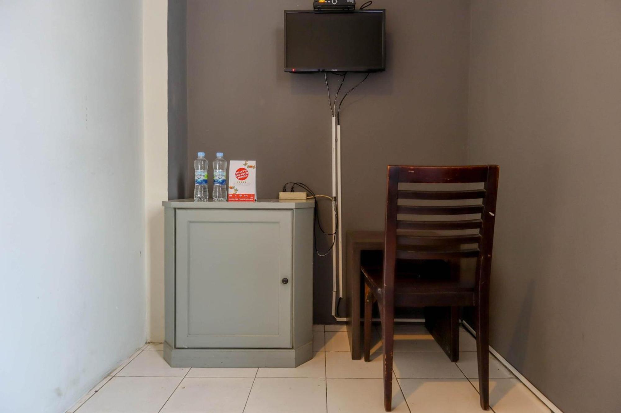 OYO 1111 Pasar Baru Inn Yakarta Exterior foto