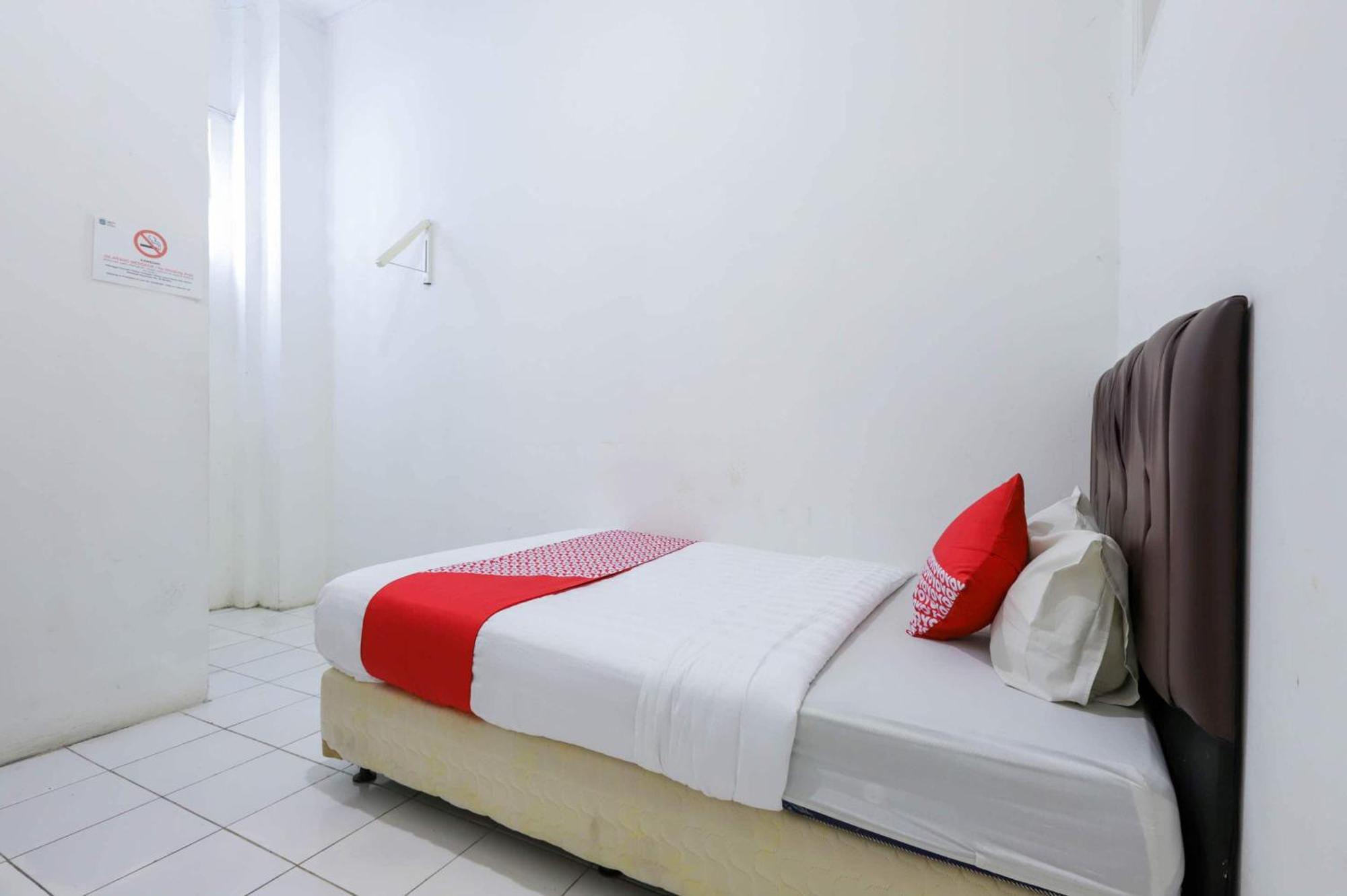 OYO 1111 Pasar Baru Inn Yakarta Exterior foto